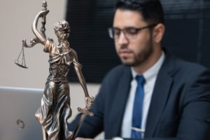Ya-t-il une différence entre un juriste et un avocat