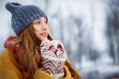 Peau sèche en hiver : pourquoi et comment la prévenir et la soigner ?