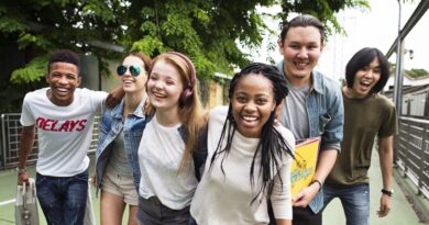 Blog Astuces pour les Jeunes : Une Boîte à Outils Numérique pour Grandir Avec Confiance
